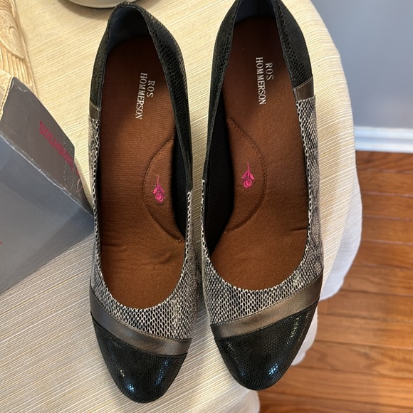 ROS HOMMERSON 10.5 W Black Python Lizard Print/Pewter Metallic Leather Pump - Picture 3 of 7